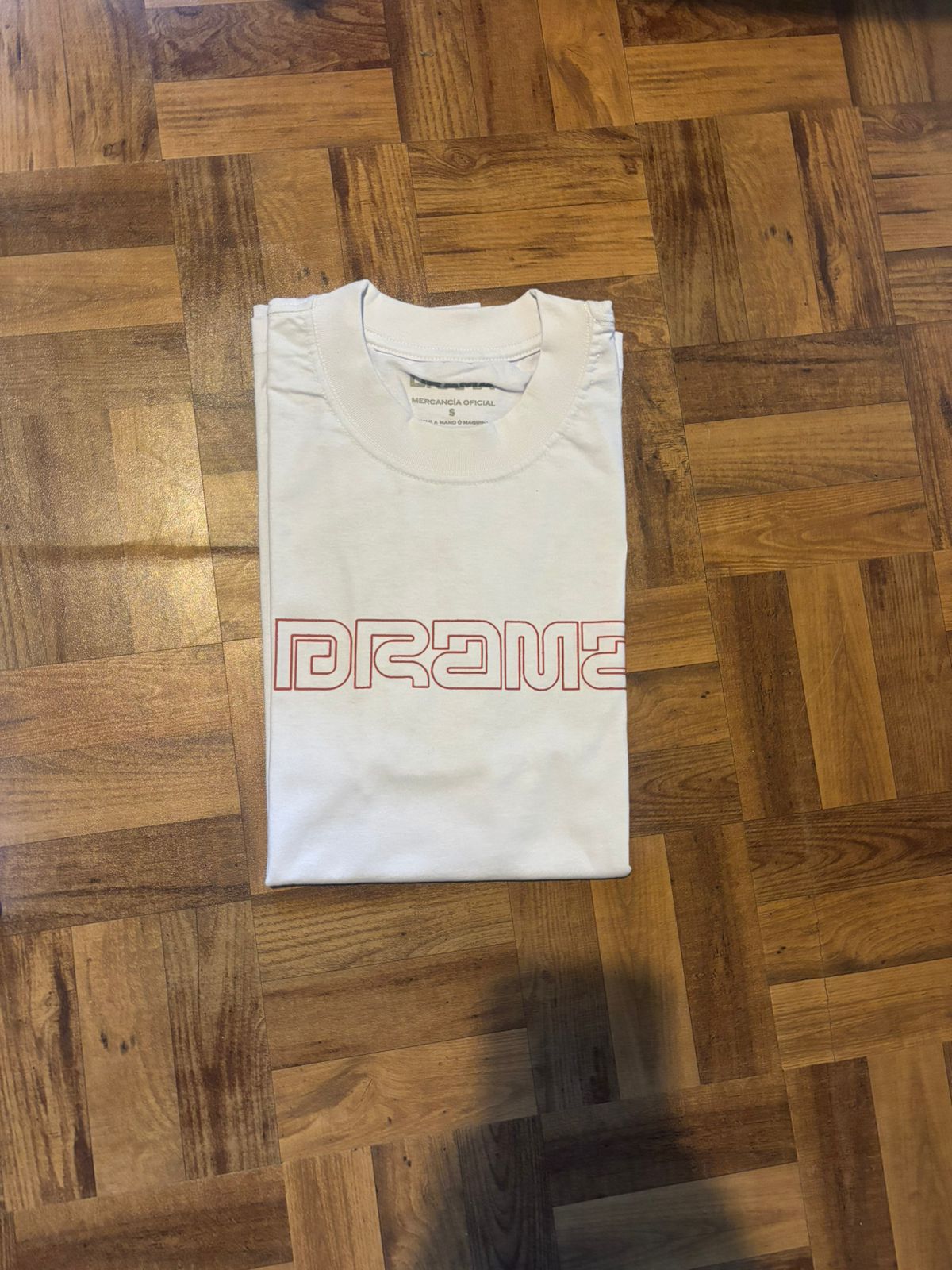 Playera Lisa Blanca Drama