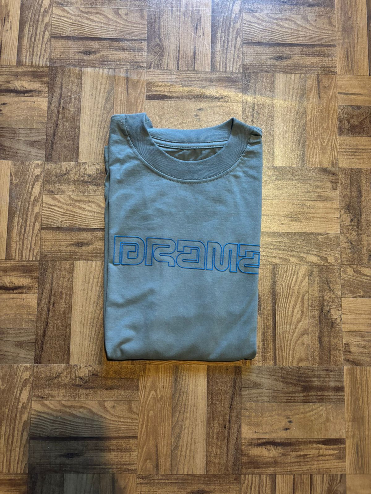 Playera Lisa Gris Drama